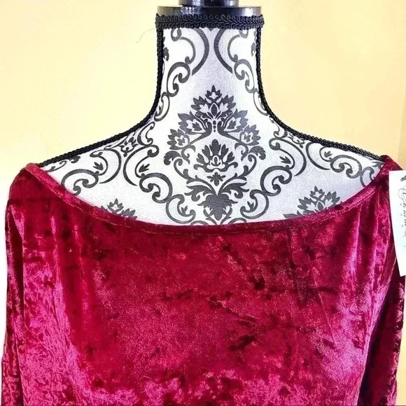 NWT Oh La La Cheri Off The-Shoulder Red Velvet Victorian Cropped Blouse Size M - Picture 4 of 14